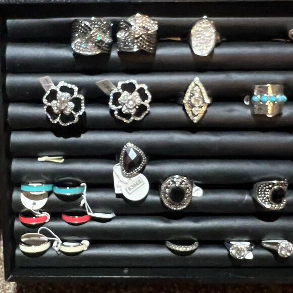 Sz 11 LIA SOPHIA rings NWT Gorgeous!! Pick 3 rings for $44 💍 - Picture 1 of 9